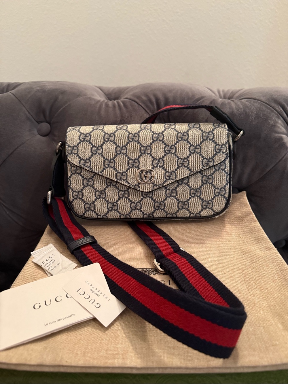 🔥Gucci Beige GG Supreme Crossbody with Navy and Red Web Strap with COA🔥 - Picture 3 of 17